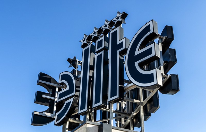 Elite — l’insegna