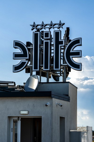 Elite — l’insegna