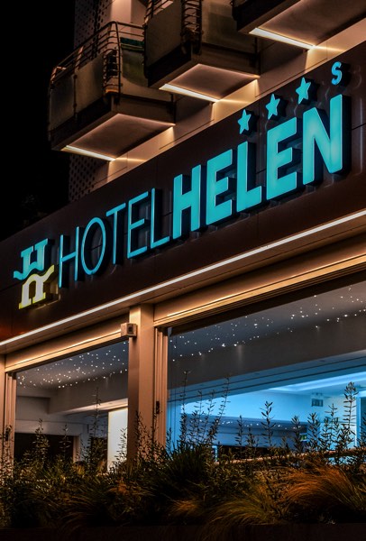 Hotel Helen — l’insegna di notte