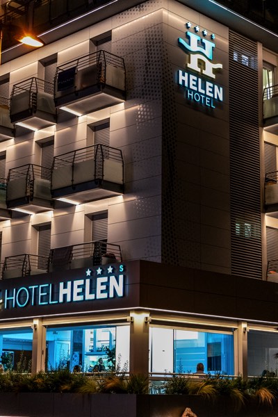 Hotel Helen — l’insegna di notte
