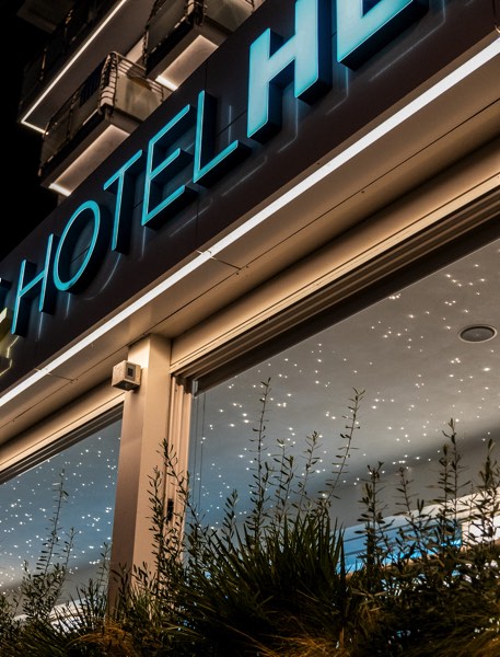 Hotel Helen — l’insegna di notte