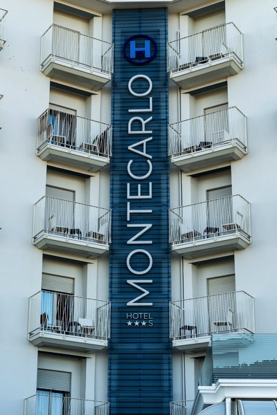 Montecarlo Hotel — l’insegna di giorno