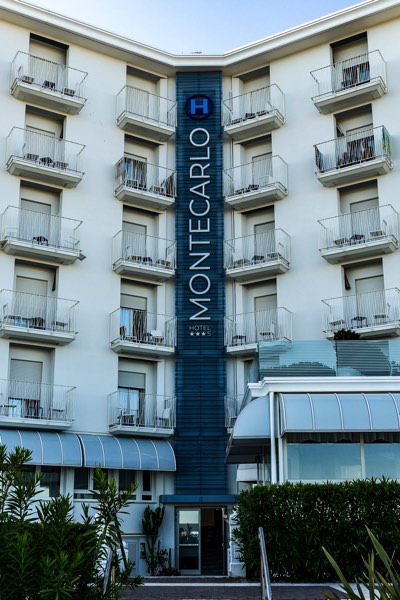 Montecarlo Hotel — l’insegna di giorno
