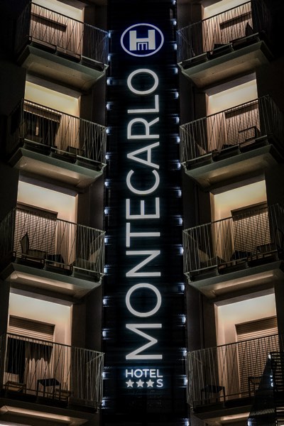 Montecarlo Hotel — l’insegna di notte