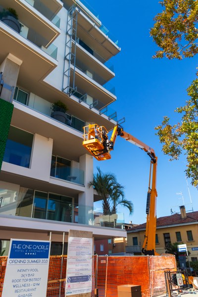 The One — il cantiere