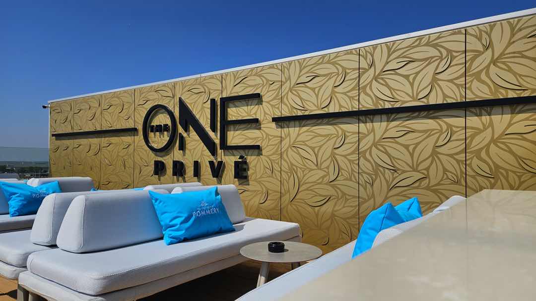 The One — il rivestimento di giorno