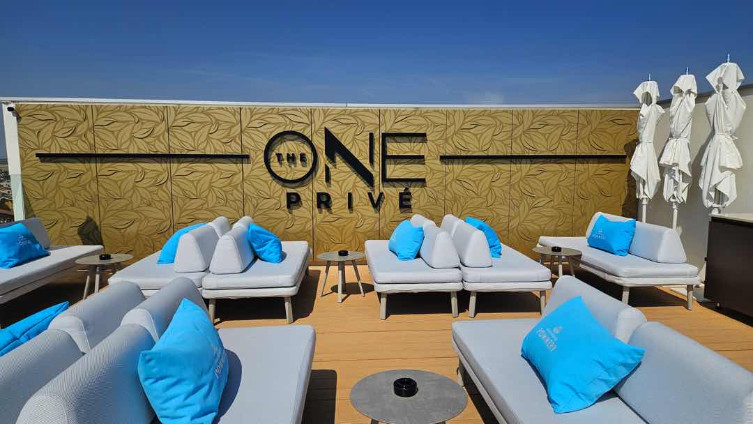 The One — il rivestimento di giorno